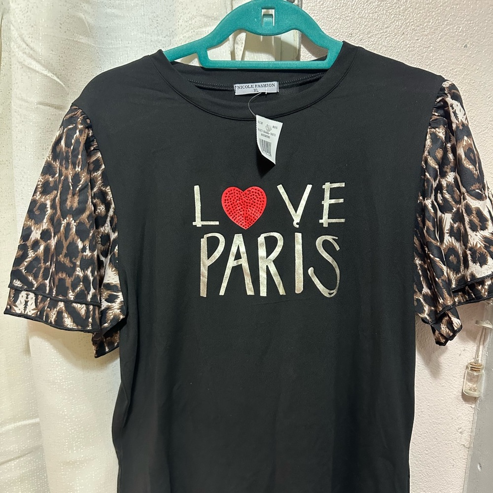 Complete your outfit with this beautiful blouse with animal print sleeves.